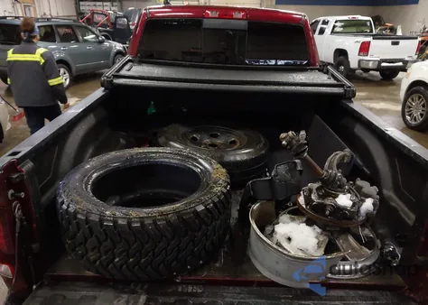 2018 Ram 1500 Sport 4X4 6'4 Box z USA, uszkodzony, nr VIN 1C6RR7HT2JS217051